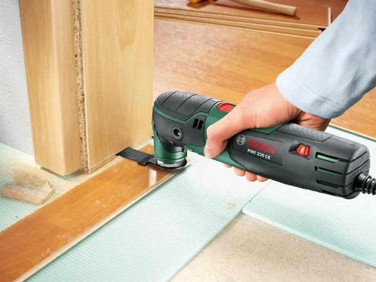 Outil multifonction Bosch PMF 220 CE avec coffret et accessoires