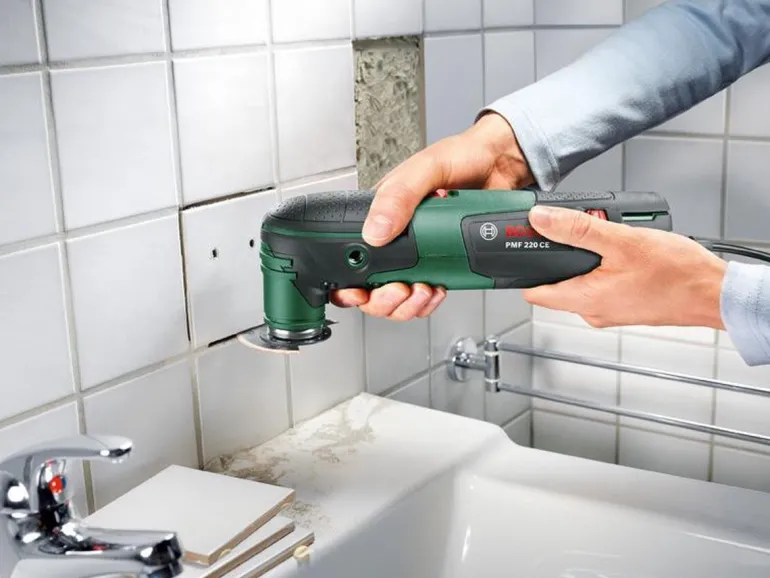 Outil multifonction Bosch PMF 220 CE avec coffret et accessoires