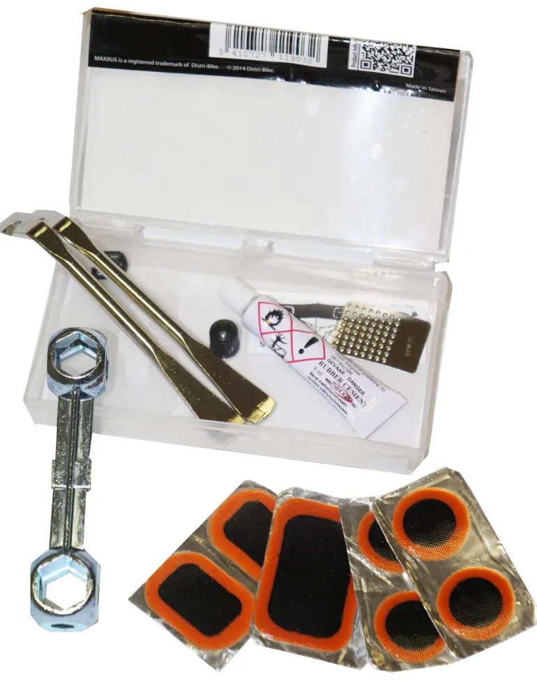 Set de réparation en boîte avec outils